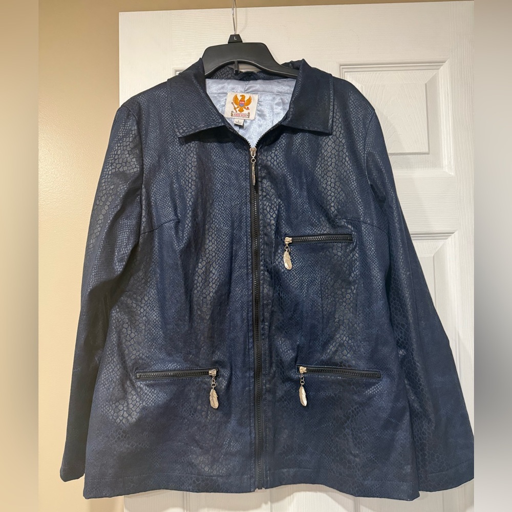 Ameri Mode Women's Navy Blue/black snakeskin zippered Jacket in size L
